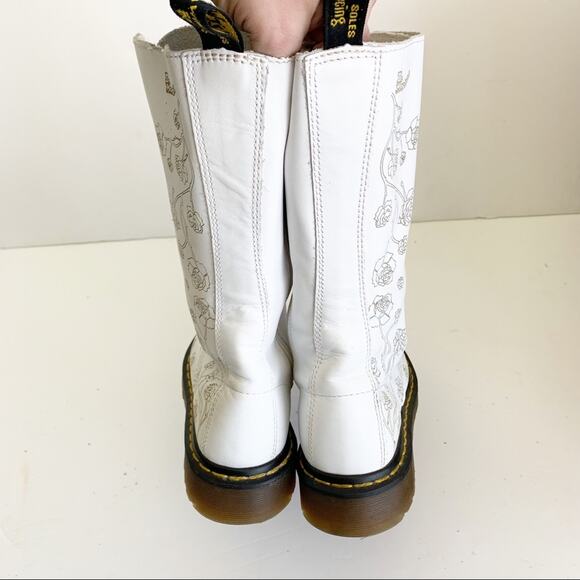 Dr. Martens RARE wedding 1c57 rose etched tall 14 hole ribbon laced boots - Picture 4 of 16